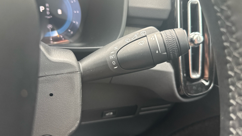 Volvo XC40 2.0 B3P Ultra Dark 5dr Auto Petrol Estate